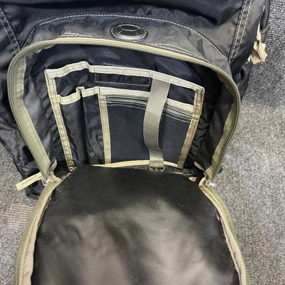 L.L. Bean 0YP70 Quad Pack Backpack Black Reflective Large Model 296963 Daypack